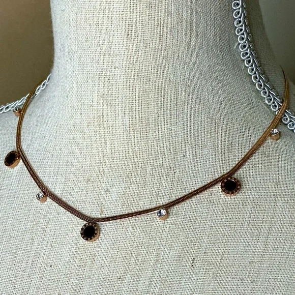 Beautiful necklace - Picture 3 of 8